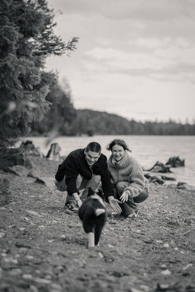 A couple playing with their puppy at Comox Lake Bluffs